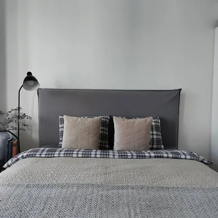 Top-floor Studio, Near Park & Sea, Great Transit شقة