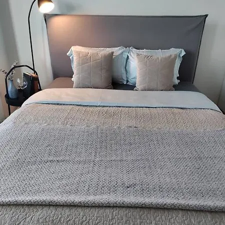 Top-floor Studio, Near Park & Sea, Great Transit Appartamento *