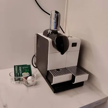 Top-floor Studio, Near Park & Sea, Great Transit *