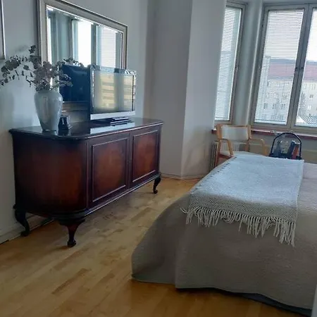 Top-floor Studio, Near Park & Sea, Great Transit Huoneisto *