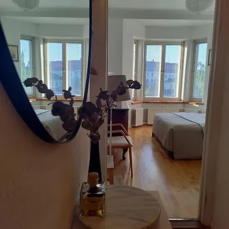 Top-floor Studio, Near Park & Sea, Great Transit Huoneisto Helsinki