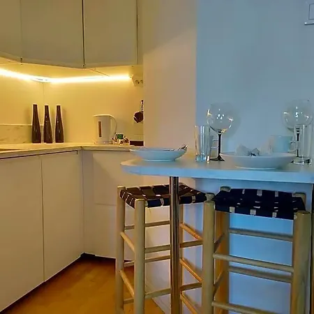 Top-floor Studio, Near Park & Sea, Great Transit Апартаменты