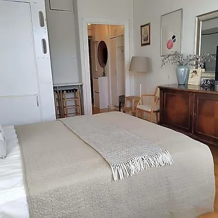 Top-floor Studio, Near Park & Sea, Great Transit