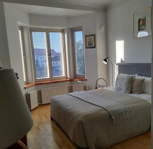 Top-floor Studio, Near Park & Sea, Great Transit Apartment Helsinki