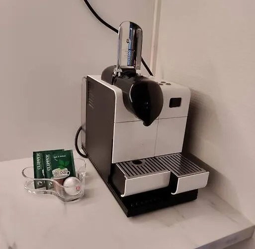 Top-floor Studio, Near Park & Sea, Great Transit *