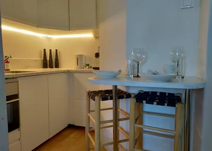 Apartment Top-floor Studio, Near Park & Sea, Great Transit Helsinki