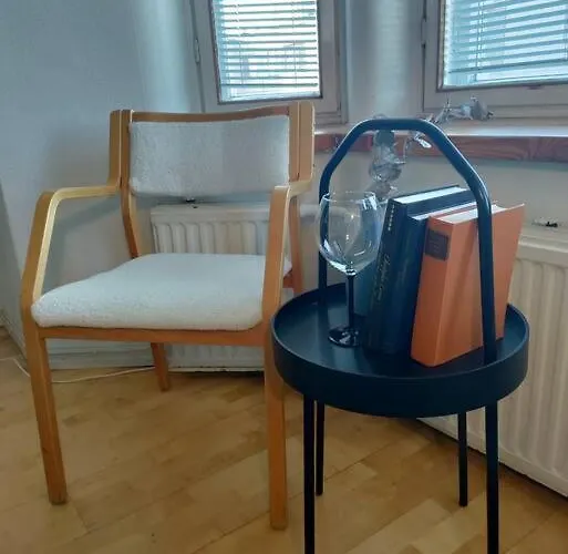 Apartment Top-floor Studio, Near Park & Sea, Great Transit